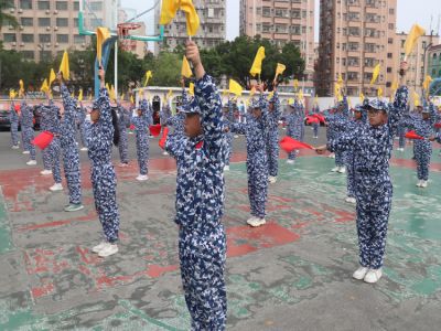 标尚学校举行七八年级学生国防教育结营仪式